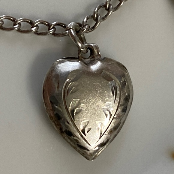 Vintage Sterling 5 Puffy Hearts Bracelet - Picture 8 of 11